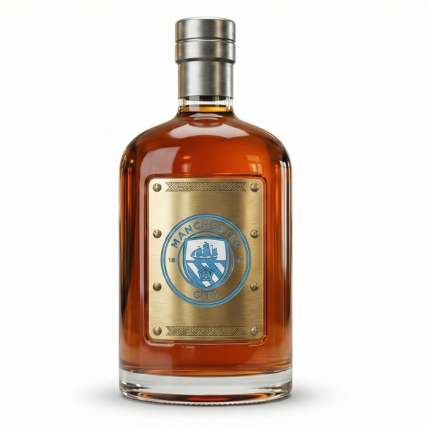 Gemini_Generated_Image_utch7wutch7wutch (1) Manchester City whiskykarafa – luxus kristály italos palack, kézzel készített karafa Manchester City logóval, ideális whiskyhez, bourbonhoz, konyakhoz vagy skót whiskyhez